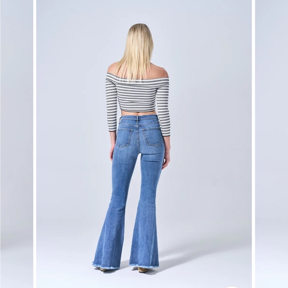 Sneak Peek High-Rise Ultra Flare Raw Hem Jeans, Size 13/W31💄 - Picture 2 of 16